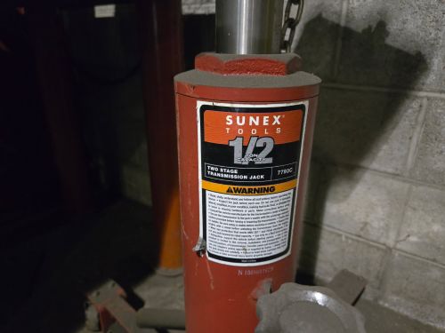 Sunex Tools 1/2 Ton Two-Stage Transmission Jack - Image 3